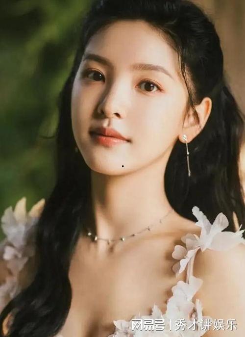 网红出道女明星是谁,揭秘她如何一夜走红