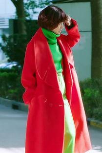 女明星同款红色衣服,揭秘女明星同款红色衣物的时尚魅力