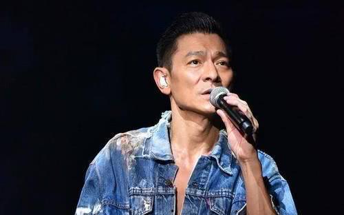 印度明星模仿刘德华唱歌,歌声传情演绎经典